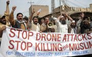 Demonstranten in Pakstian protesteren in maart 2012 tegen drone-aanvallen door de Verenigde Staten. beeld EPA, MK Chaudry