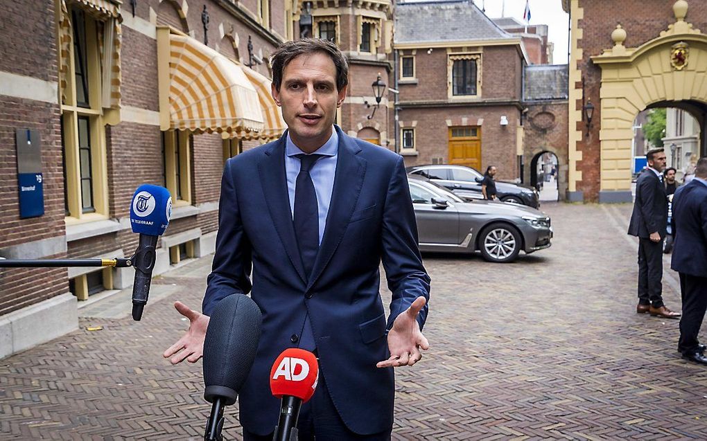 Demissionair minister Wopke Hoekstra (CDA) op het Binnenhof. beeld ANP LEX VAN LIESHOUT