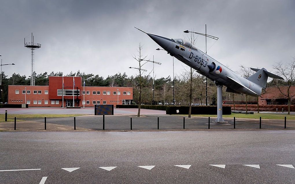 Exterieur van AOCS, commandocentrum van de Luchtmacht. Het naastgelegen militaire terrein is in beeld als nieuwe locatie voor de marinierskazerne, nu de geplande verhuizing van Doorn naar Vlissingen van de baan is. beeld ANP