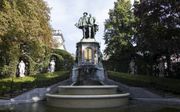 De standbeelden van Egmont en Hoorne in het Brusselse park de Kleine Zavel. beeld Wikimedia