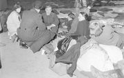 Vluchtelingen van de watersnood in 1953 vinden een slaapplaats in de in Ahoy-hallen in Rotterdam-Zuid. beeld Kees Molkenboer