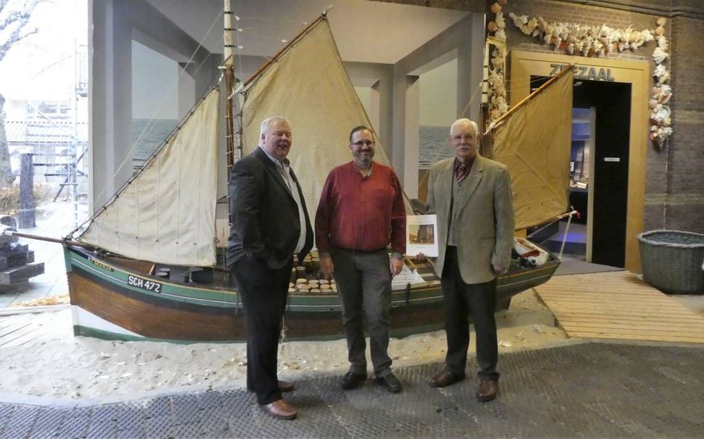 De drie auteurs van ”Van Aken naar Scheveningen”, van links naar rechts: Martin Spaans, Edwin Hamelink en Fred van der Zwan, tijdens de boekpresentatie. beeld RD