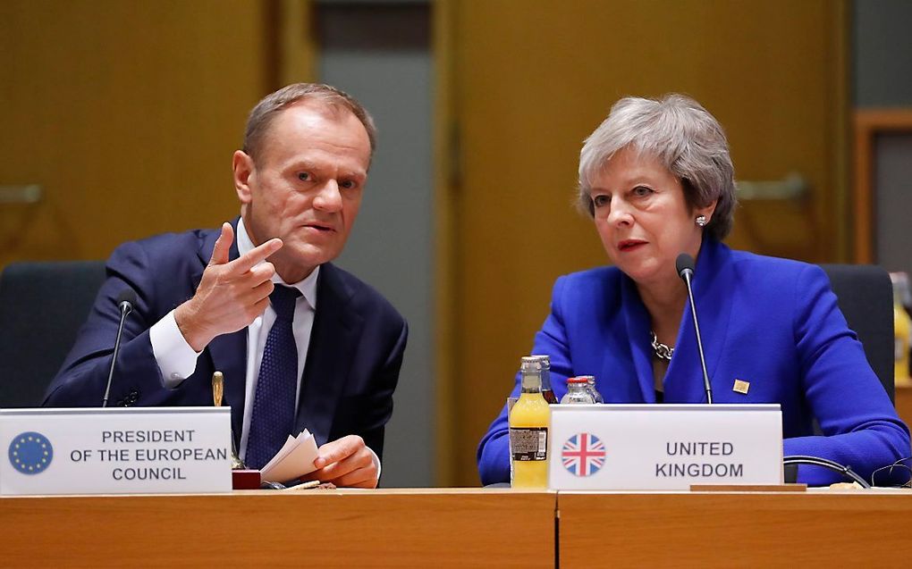 EU-president Donald Tusk en Britse premier Theresa May tijdens een eerdere vergadering van de Europese Raad. beeld EPA