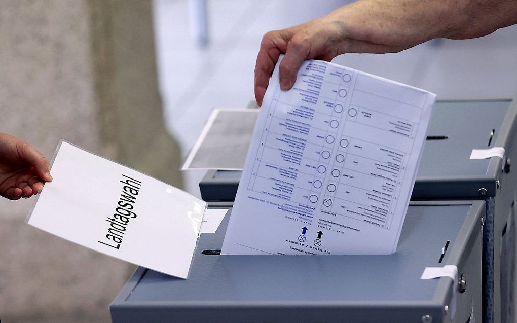 Stemmen voor de regioverkiezingen in Duitsland. beeld AFP, Ronny Hartmann