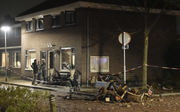 In Enschede kwam een man om het leven, vermoedelijk na een vuurwerkexplosie. beeld ANP