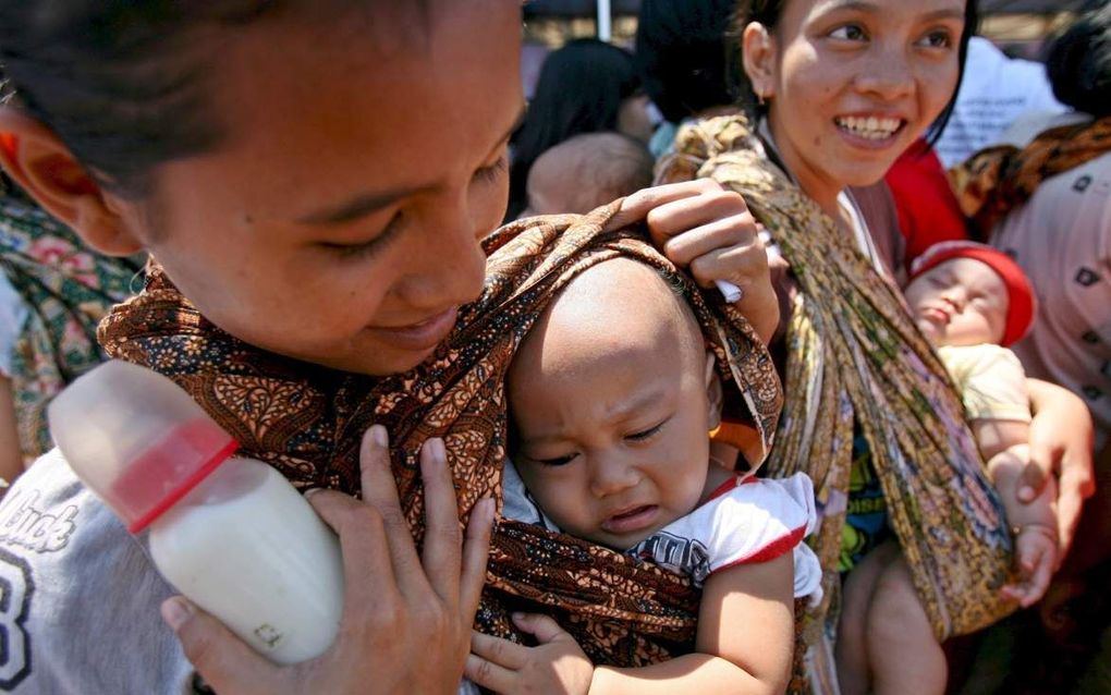 Indonesië is in de ban van een affaire rond besmette babyvoeding. Jakarta probeert de bevolking ervan te overtuigen dat er geen sprake is van verspreiding van de levensgevaarlijke bacterie.Foto EPA