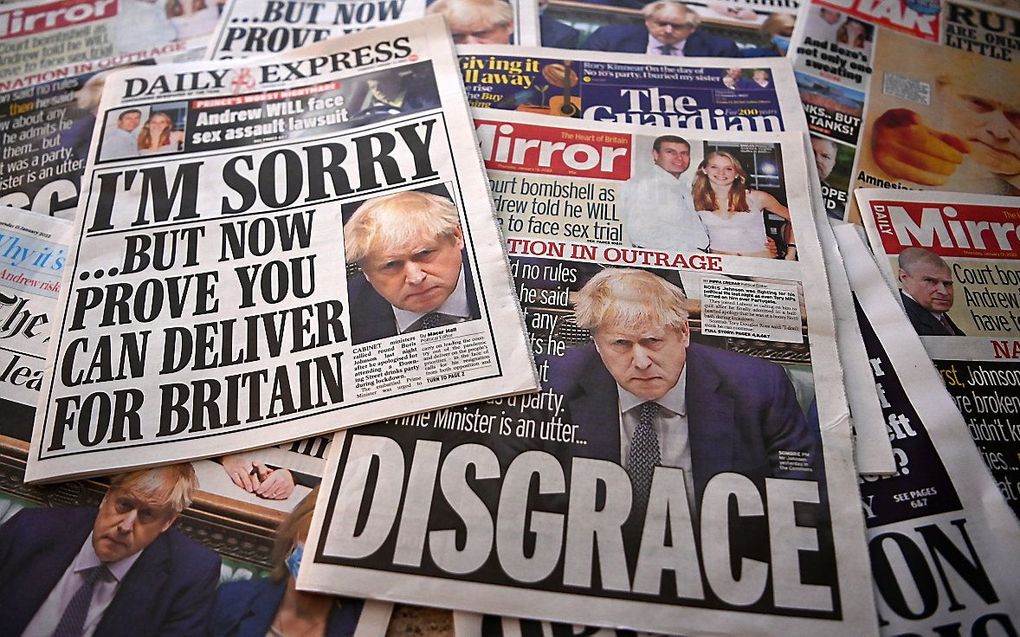 De Britse kranten over de feestjes van Johnson. beeld EPA, ANDY RAIN