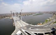 De Rawd Al-Farajbrug over de Nijl, in Caïro, Egypte. beeld EPA