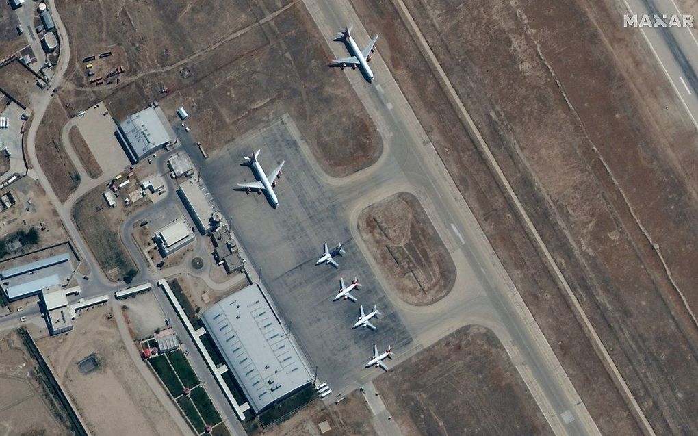 Luchthaven van Kabul. beeld EPA/MAXAR TECHNOLOGIES