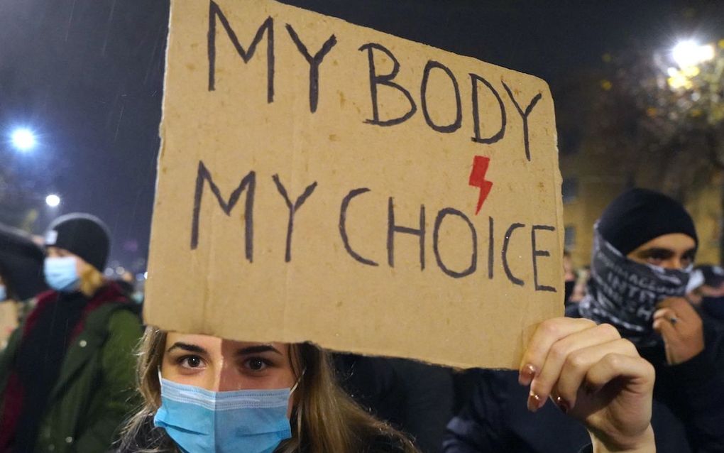 A Polish lady claims abortion as a personal right. Photo AFP, Janek Skarzynski