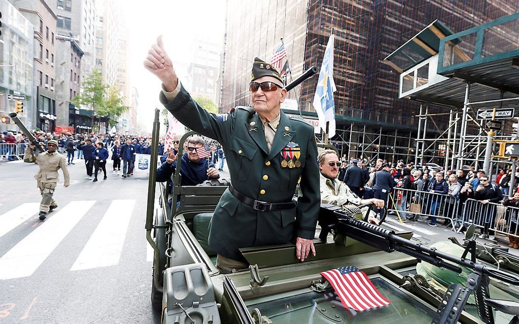 Iedereen die in het Amerikaanse leger dient of ooit gediend heeft, kan in de VS op publieke waardering rekenen. Foto: Veteranendag in New York, op 11 november. beeld EPA, Justin Lane