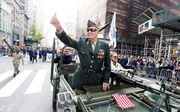 Iedereen die in het Amerikaanse leger dient of ooit gediend heeft, kan in de VS op publieke waardering rekenen. Foto: Veteranendag in New York, op 11 november. beeld EPA, Justin Lane