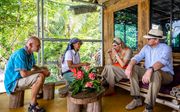 Koning Willem-Alexander en koningin Maxima bezoeken het Silima Lombu Ecovillage op Sumatra, op de laatste dag van het staatsbezoek aan Indonesie. beeld ANP