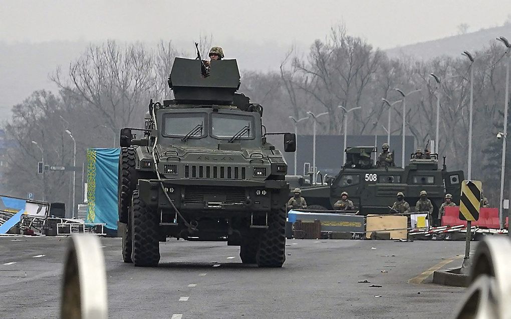 Het leger in de straten van Almaty, Kazachstan. beeld EPA