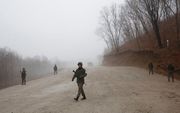 Militairen op de grens tussen Zuid- en Noord-Korea. beeld EPA