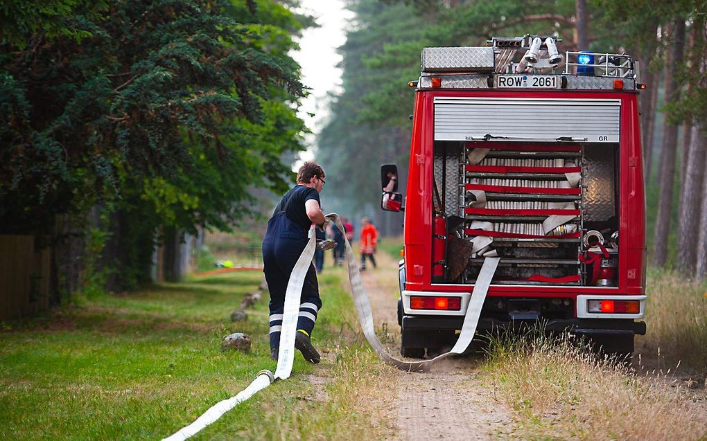 Duitse brandweerlieden in actie. beeld AFP