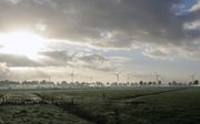 De raad heeft B en W van Staphorst dinsdag fiat gegeven om door te gaan met de bouw van drie windturbines in gebied De Lommert. beeld Eelco Kuiken