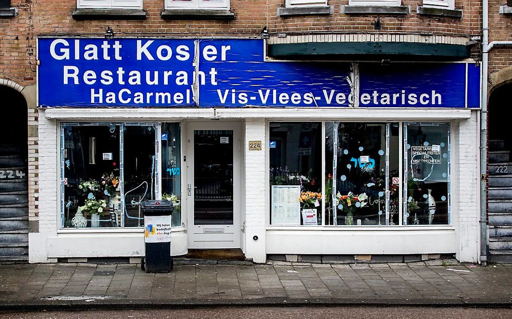 Exterieur van het joodse restaurant HaCarmel, waar een man uit Syrie een ruit in sloeg nadat de Amerikaanse president Trump Jeruzalem als hoofdstad van Israel had uitgeroepen. beeld ANP