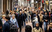 „In Nederland hebben we thans te maken met grote groepen allochtonen, waarvan een belangrijk deel forse problemen geeft.” Winkelend publiek in de Kalverstraat, Amsterdam.