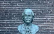 Borstbeeld van de componist Locatelli in het Begijnhof in Amsterdam. Beeld Fabio Pravisani