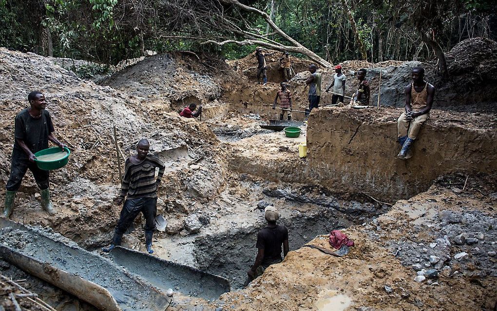 Gouddelvers in de provincie Ituri van Congo-Kinshasha. beeld AFP, John Wessels