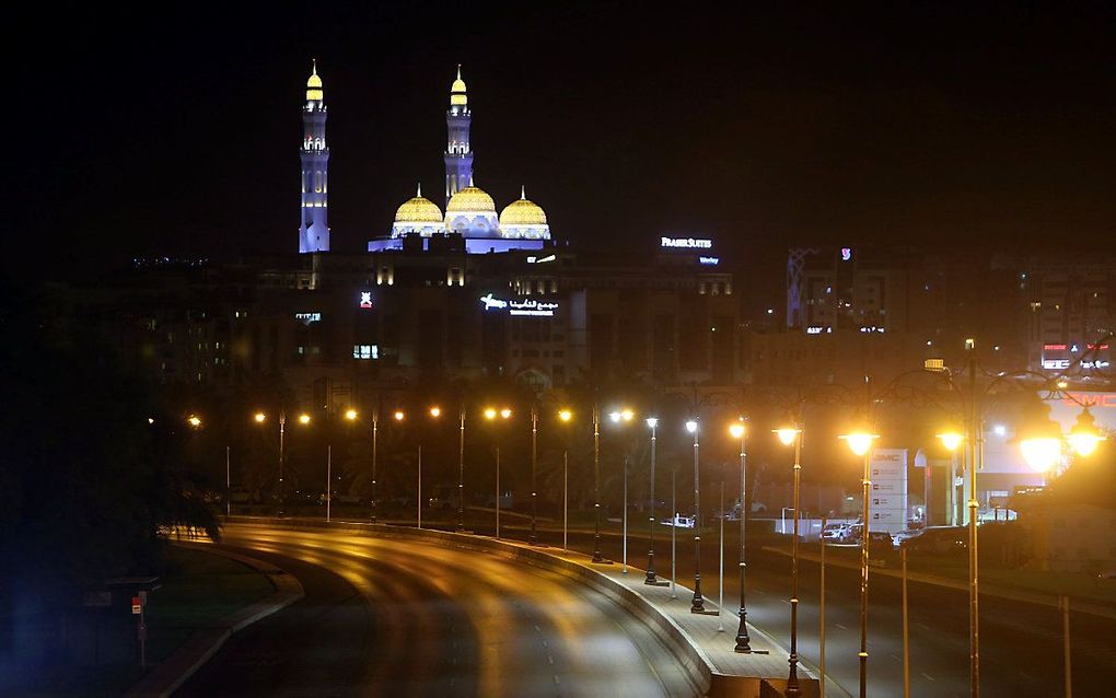 Blik op de Omaanse hoofdstad Muscat, eerder dit jaar tijdens de lockdown vanwege het coronavirus. beeld MOHAMMED MAHJOUB / AFP