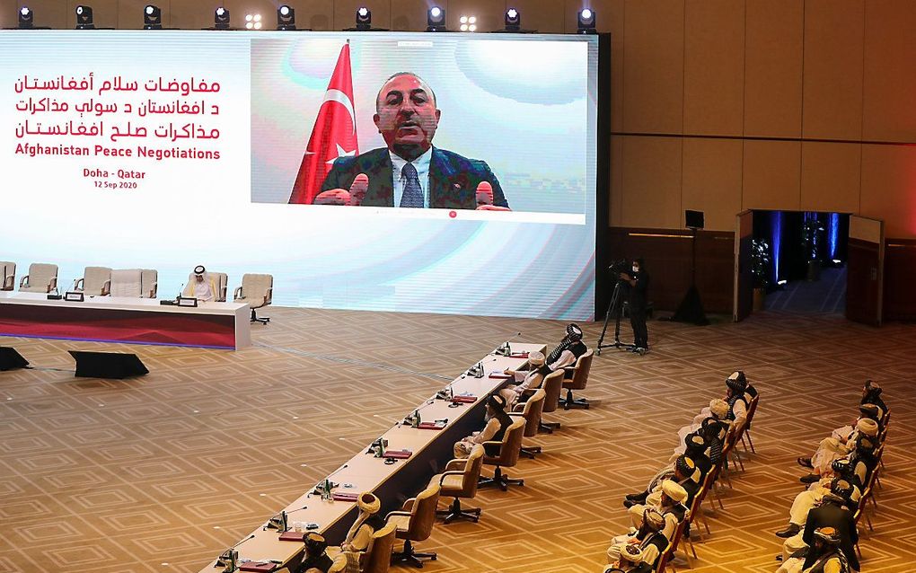 De Turkse minister van buitenlandse zaken Mevlüt Çavuşoğlu spreekt tijdens de opening van de onderhandelingen tussen de Afghaanse regering en de Taliban. beeld AFP, Karim Jaafar