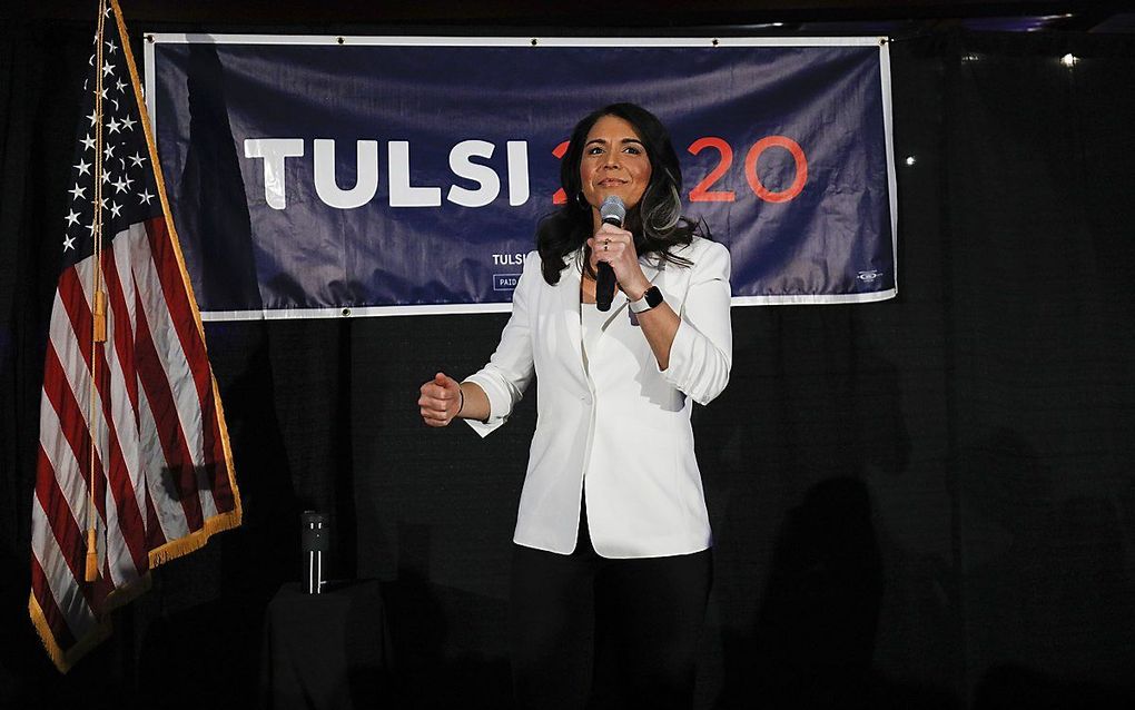 De Democratische afgevaardigde Tulsi Gabbard is nog in de race voor de nominatie. beeld AFP