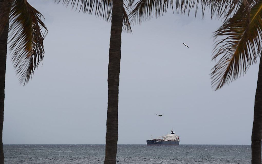 Olietanker voor de kust van Florida. beeld AFP