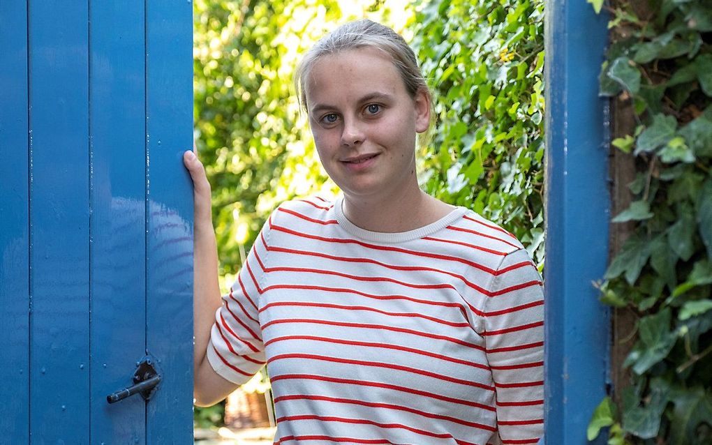 Sarah van der Maas (25) schrijft al van jongs af aan. „Heerlijk als er ineens een beeld in mijn hoofd opkomt dat ik kan gebruiken voor een verhaal.” beeld Dirk-Jan Gjeltema