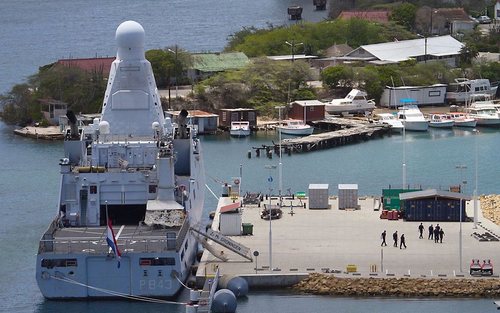 Marineschip Zr. Ms. Groningen in de haven van Parera op Curacao. beeld ANP