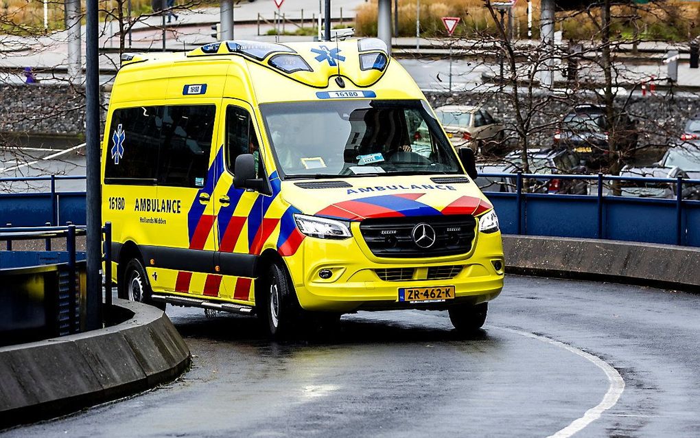 Een ambulance bij het LUMC in Leiden. beeld ANP, Remko de Waal