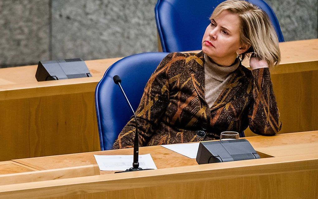 Minister Cora van Nieuwenhuizen van Infrastructuur is boos over de drukte op Schiphol. beeld ANP, Bart Maat