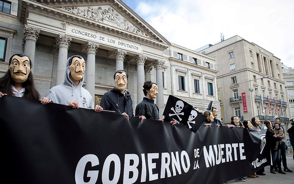 Demonstratie tegen de plannen, donderdag in Madrid. beeld EPA, LUCA PIERGIOVANNI