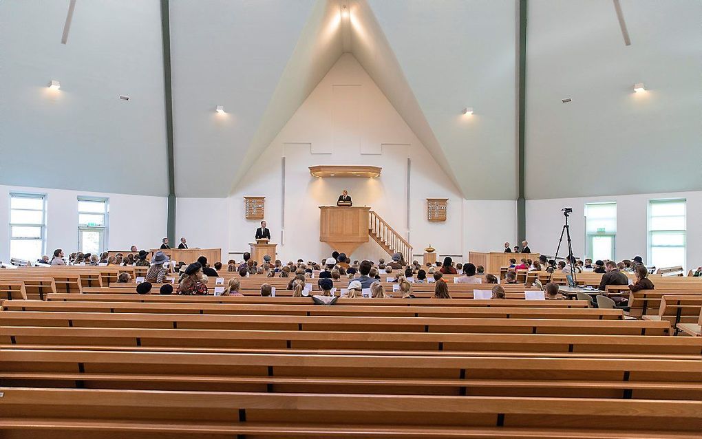 „We blijken niet eens meer te beseffen waar het in onze erediensten om gaat, als we een en al gewilligheid tonen om fysieke diensten op te geven en zelfs diensten te schrappen.” beeld RD, Henk Visscher