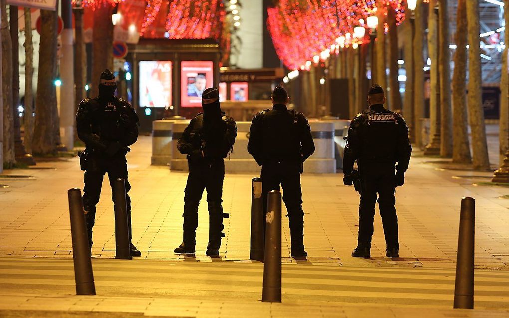 In Frankrijk gold op oudejaarsavond een avondklok. Foto: de Champs Elysees in Parijs. beeld AFP, Stefano Rellandini