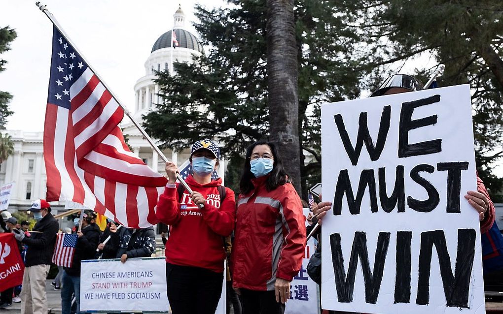 Aanhangers van Trump in Sacramento, november 2020. beeld EPA, DAVID ODISHO