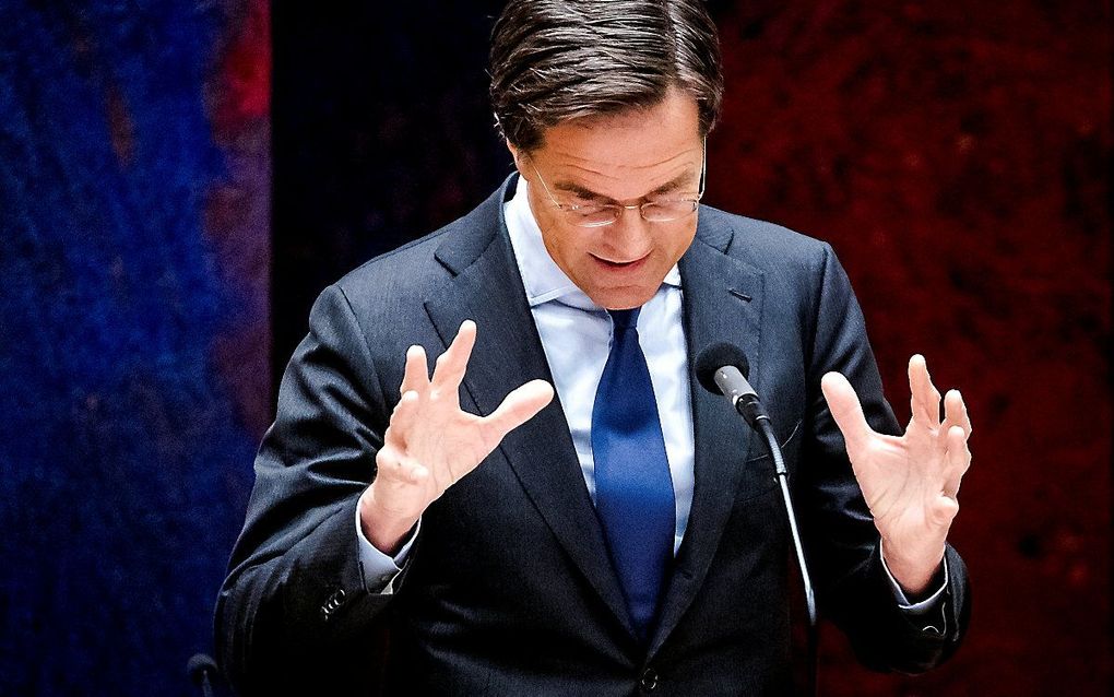 Premier Mark Rutte tijdens het debat over de ontwikkelingen rondom het coronavirus. De Tweede Kamer is terug van de kerststop om over de vaccinatiestrategie van het kabinet te debatteren. beeld ANP, Sem van der Wal