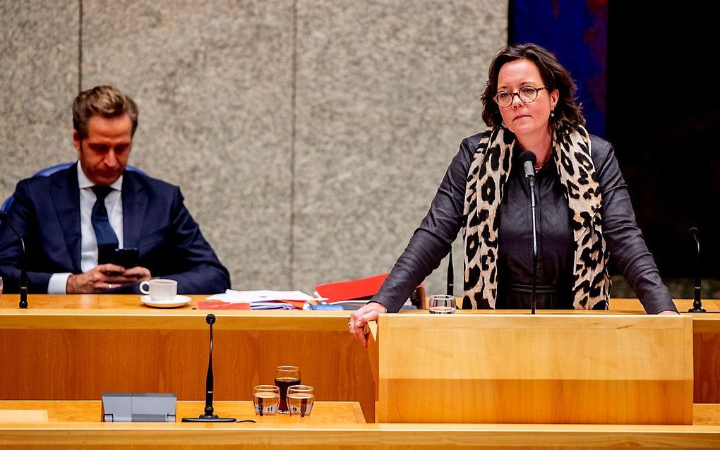 Tamara van Ark Minister voor Medische Zorg en Sport tijdens het debat over de ontwikkelingen rondom het coronavirus. beeld ANP, Robin Utrecht