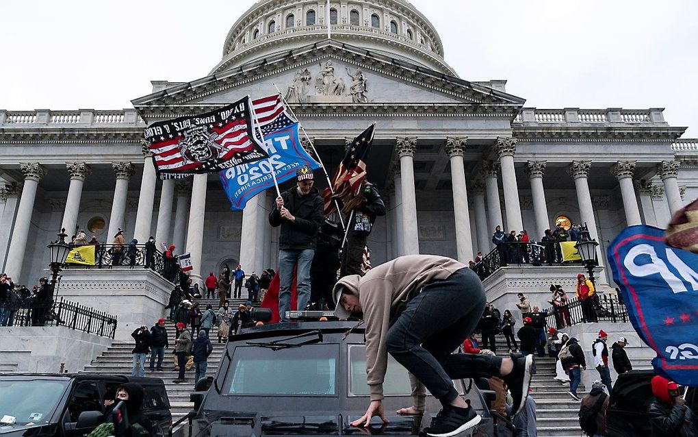 Trumpsupporters op de trappen van het Capitool. beeld AFP, Alex Edelman