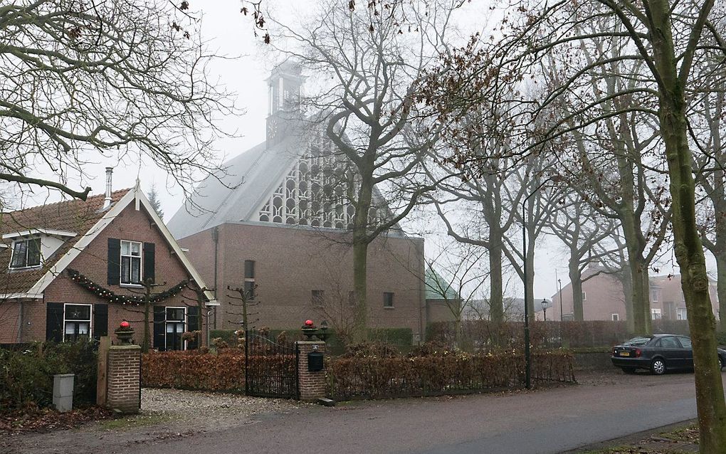 De dorpskerk in Almkerk. beeld RD, Anton Dommerholt