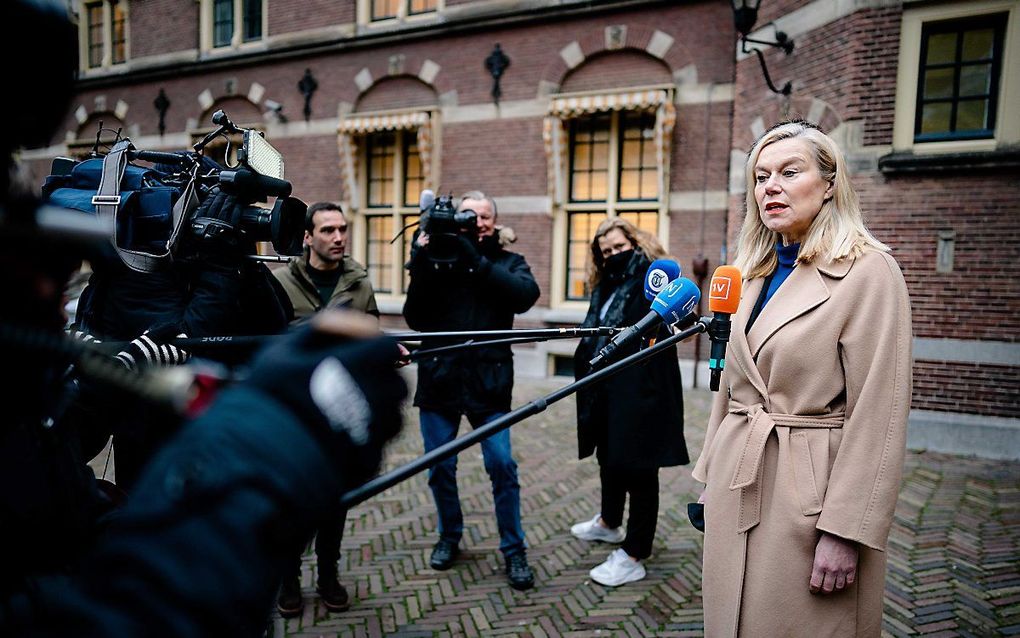 Minister Sigrid Kaag voor Buitenlandse Handel en Ontwikkelingssamenwerking (D66) voor de ministerraad op het Binnenhof. De ministers komen bijeen om zich te beraadslagen over de politieke gevolgen van de toeslagenaffaire. beeld ANP BART MAAT