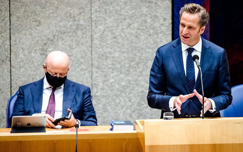 Ferdinand Grapperhaus, demissionair minister van Justitie en Veiligheid, en Hugo de Jonge, demissionair minister van Volksgezondheid, Welzijn en Sport, in de Tweede Kamer tijdens een debat over de ontwikkelingen rondom het coronavirus. beeld ANP, Sem van der Wal