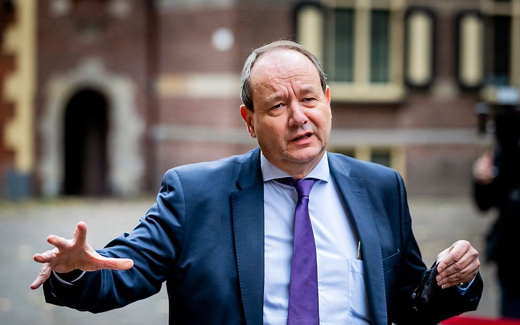 Hans Vijlbrief, staatssecretaris van Financien, komt aan op het Binnenhof voor de wekelijkse ministerraad. beeld ANP, Remko de Waal