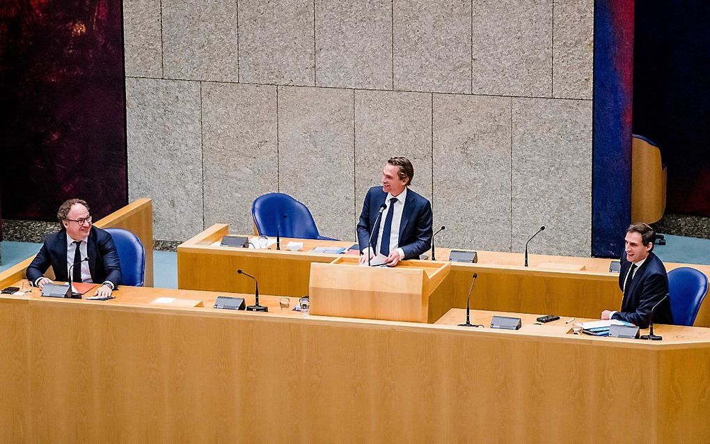 Ministers Van 't Wout (Economische Zaken), Koolmees (Sociale Zaken en Werkgelegenheid) en Hoekstra (Financiën) in debat met de Tweede Kamer over de uitbreiding van het coronasteunpakket. beeld ANP, Bart Maat