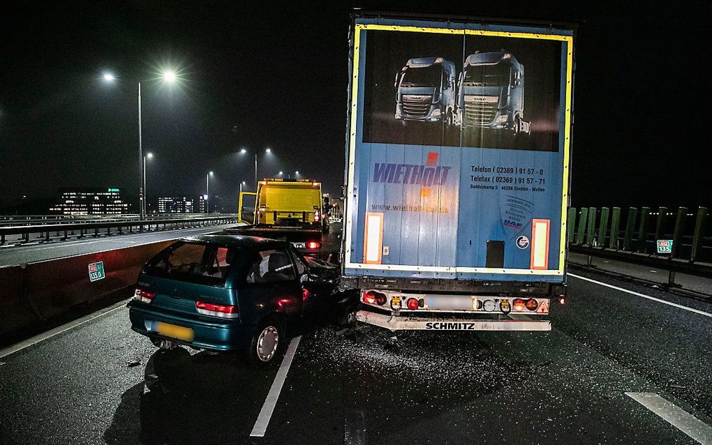 Een ongeluk op de A12 vanaf de Duitse grens richting Arnhem als gevolg van gladheid. beeld ANP/PERSBUREAU HEITINK