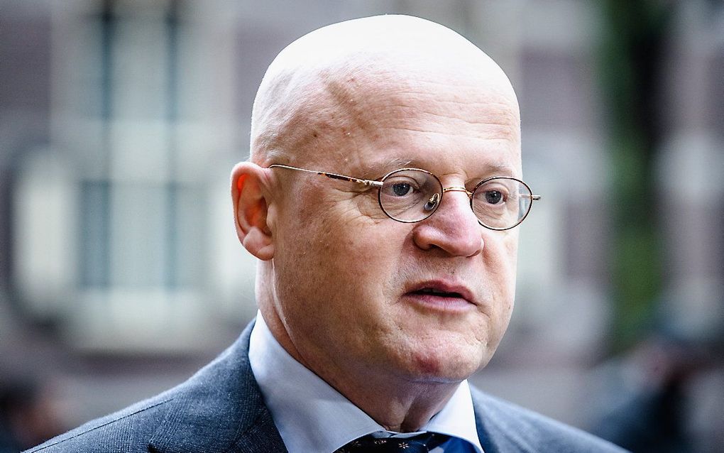 Ferdinand Grapperhaus, demissionair minister van Justitie en Veiligheid, staat de pers te woord op het Binnenhof. beeld ANP, Sem van der Wal