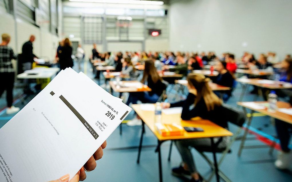 Leerlingen maken het eindexamen biologie. beeld ANP, Robin van Lonckhuijsen