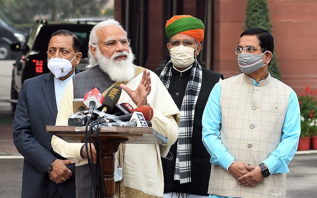 Minister-president Narendra Modi (tweede van l.). beeld EPA/STR