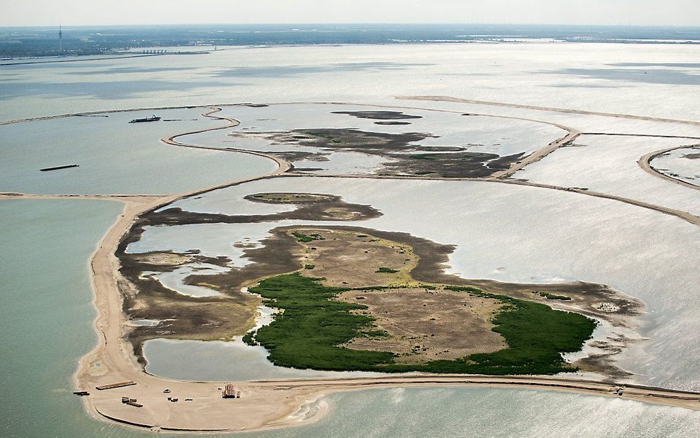 De eerste eilanden van de Marker Wadden vanuit de lucht in 2018. beeld ANP, Bram van de Biezen